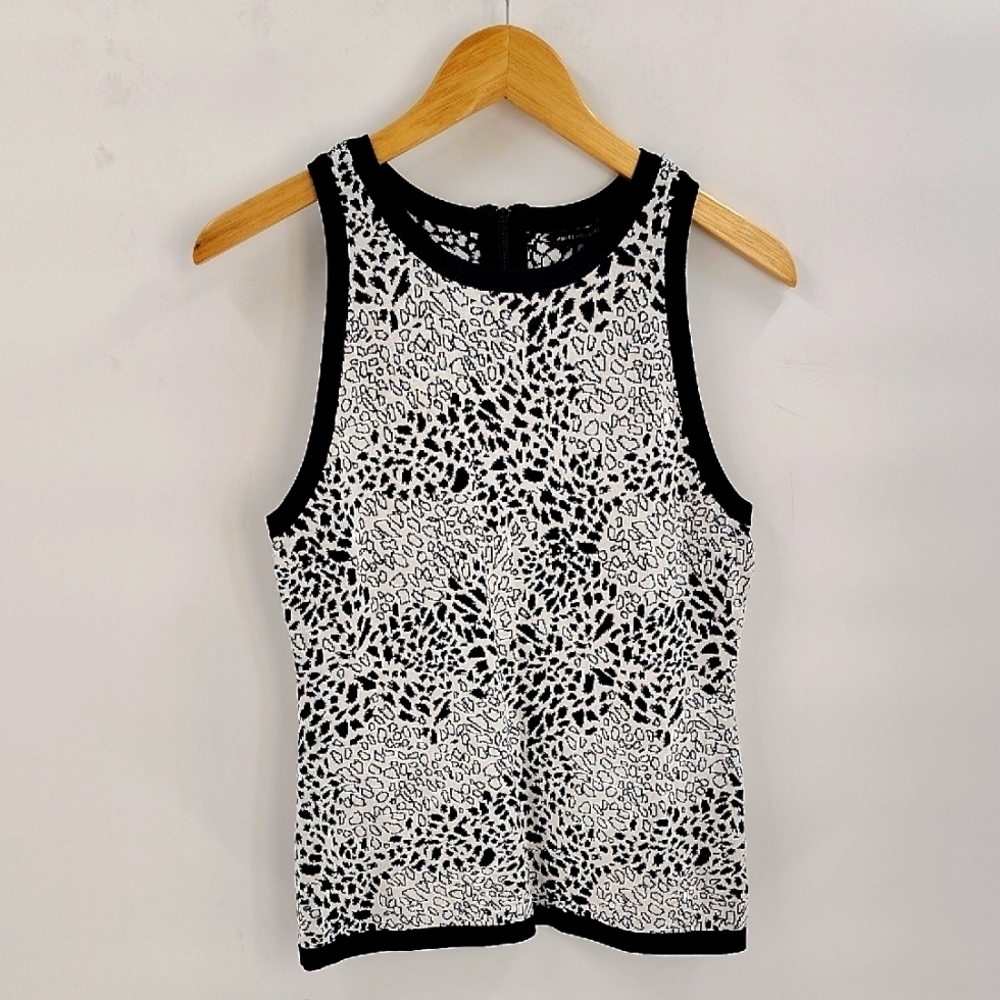 White House Black Market WHBM black and white jacquard halter top medium